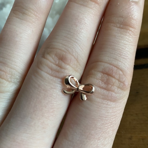 Dainty bow stud earrings! - Picture 3 of 3